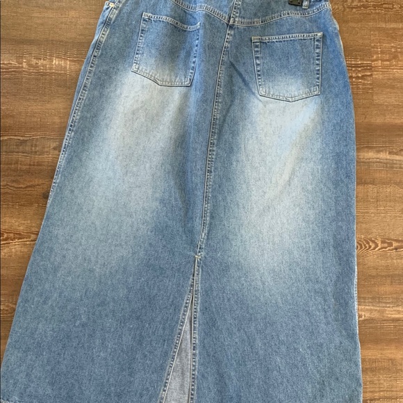 Jean skirt - Picture 2 of 2